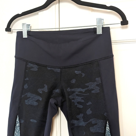 EUC Lululemon Wunder Under Crop Full-On Luon Heathered Camo Pebble Blue | Size 6 - Picture 5 of 9